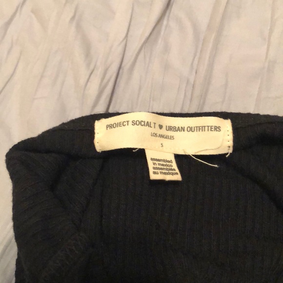 Black lace up halter top - Picture 4 of 4